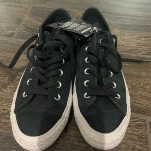 Converse low top - women's 10/ mens 8